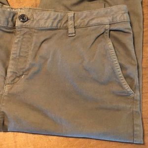 G.H. Bass & Co. Green Gray Flat Front Khaki Pants